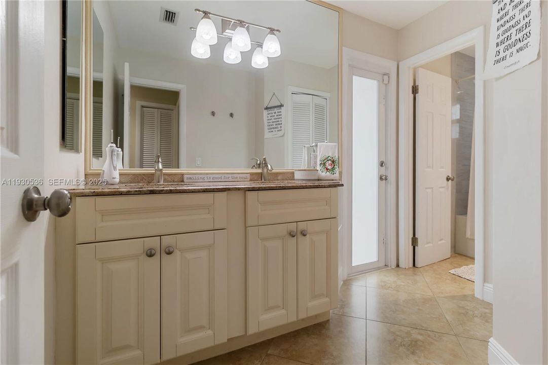 待售: $1,150,000 (4 贝兹, 2 浴室, 2279 平方英尺)