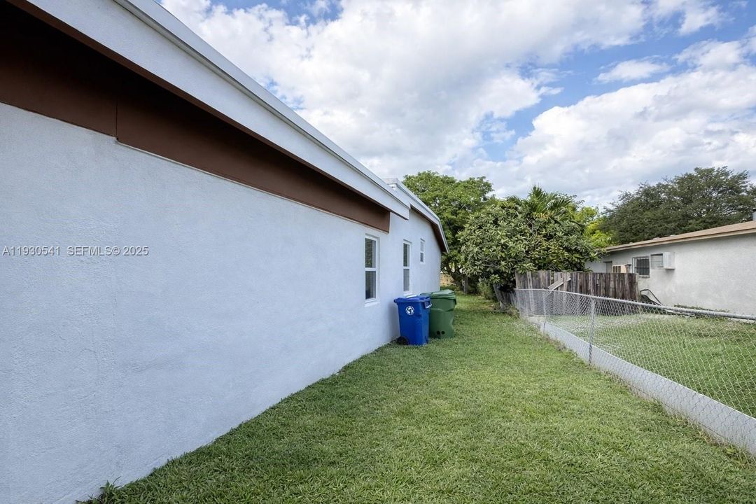 待售: $390,000 (3 贝兹, 2 浴室, 968 平方英尺)