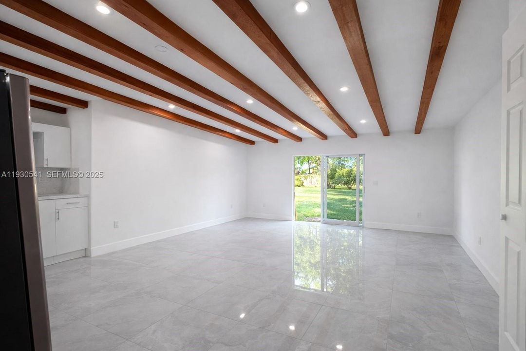 待售: $390,000 (3 贝兹, 2 浴室, 968 平方英尺)