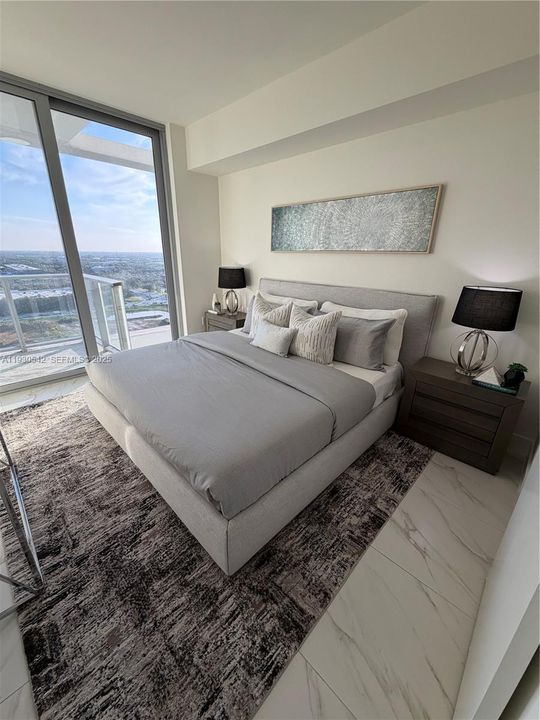 For Sale: $449,000 (2 beds, 2 baths, 877 Square Feet)