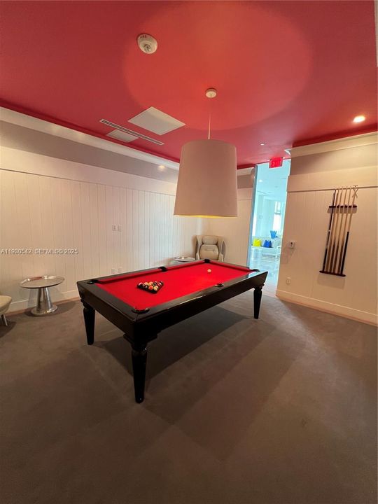 For Sale: $449,000 (2 beds, 2 baths, 877 Square Feet)