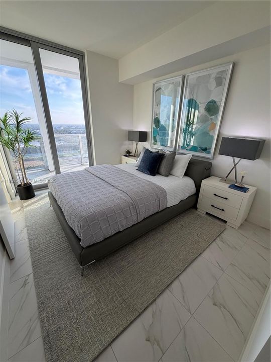 For Sale: $449,000 (2 beds, 2 baths, 877 Square Feet)