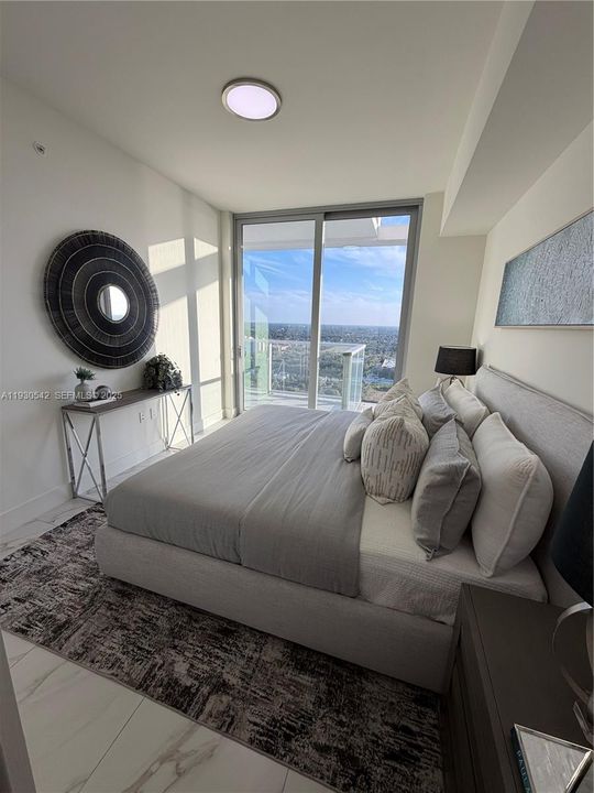 For Sale: $449,000 (2 beds, 2 baths, 877 Square Feet)