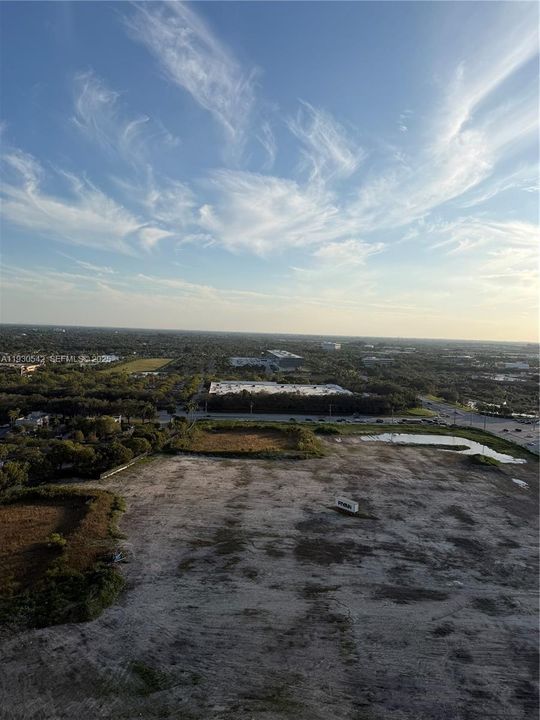 For Sale: $449,000 (2 beds, 2 baths, 877 Square Feet)