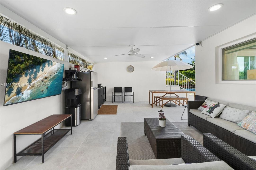 OUTDOOR COVERED PATIO