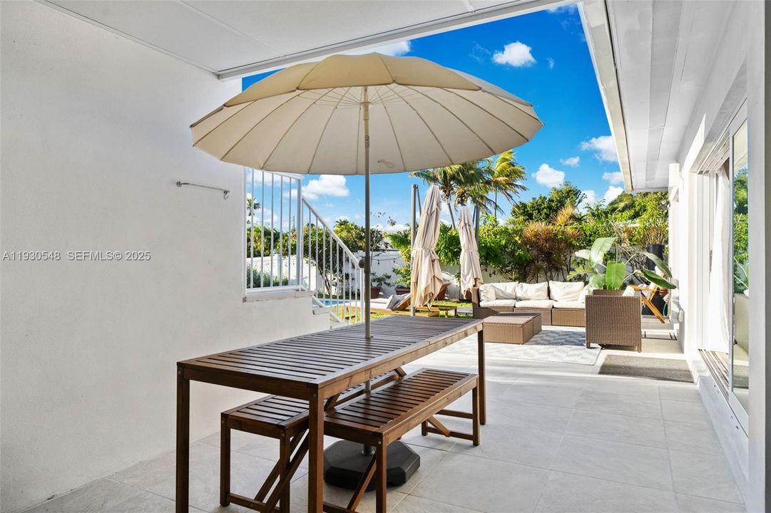 DINNER AREA /POOL AREA