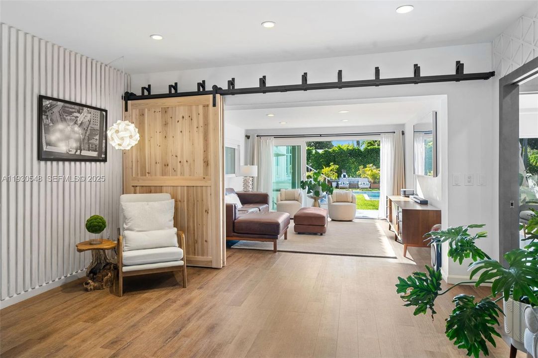 WELCOMING LIVING ROOM