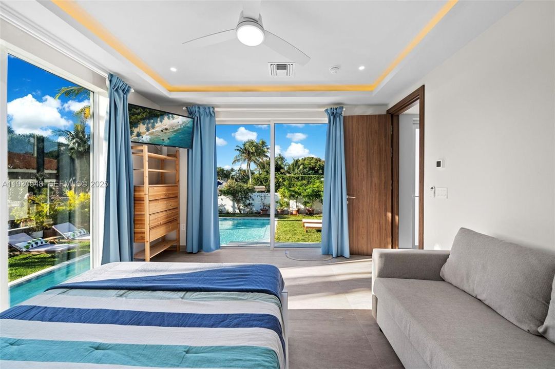 CABANA WITH SEPARATED ENTRY