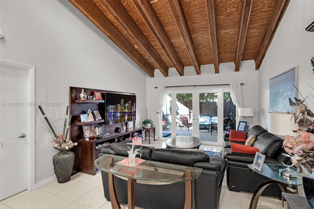 En Venta: $440,000 (2 camas, 2 baños, 1196 Pies cuadrados)