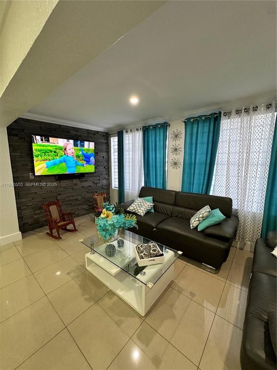 En Renta: $4,000 (3 camas, 2 baños, 1649 Pies cuadrados)