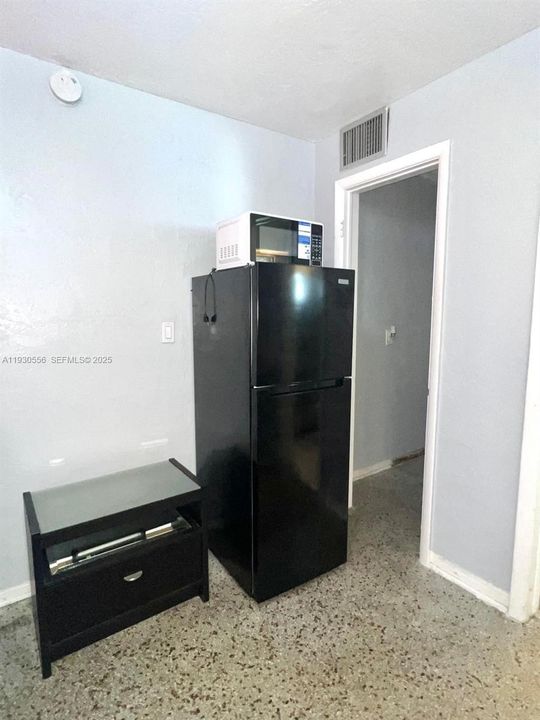 出租: $1,099 (0 贝兹, 1 浴室, 0 平方英尺)