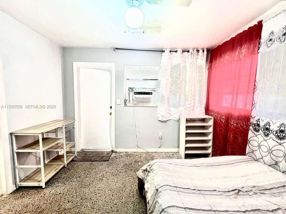 出租: $1,099 (0 贝兹, 1 浴室, 0 平方英尺)