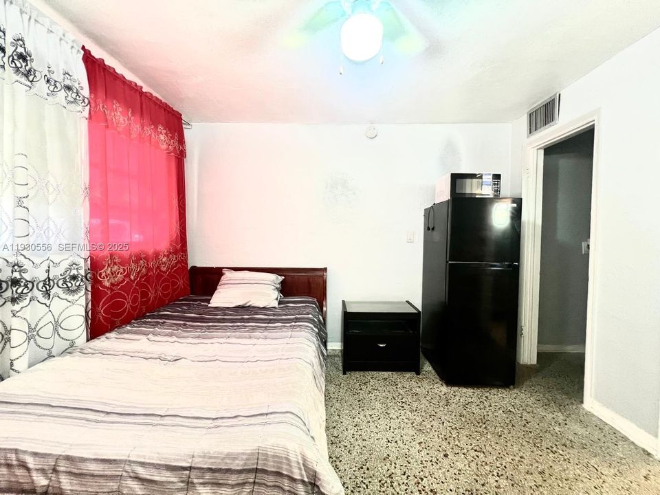 出租: $1,099 (0 贝兹, 1 浴室, 0 平方英尺)