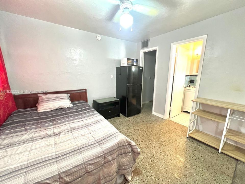 出租: $1,099 (0 贝兹, 1 浴室, 0 平方英尺)