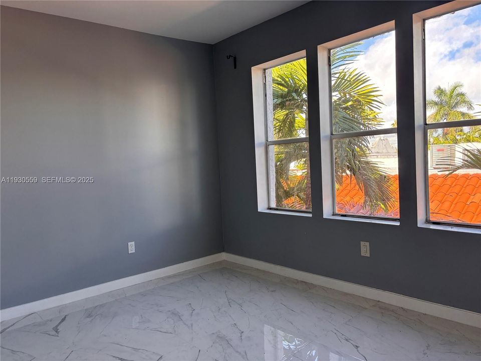 На продажу: $399,000 (2 спален, 2 ванн, 790 Квадратных фут)