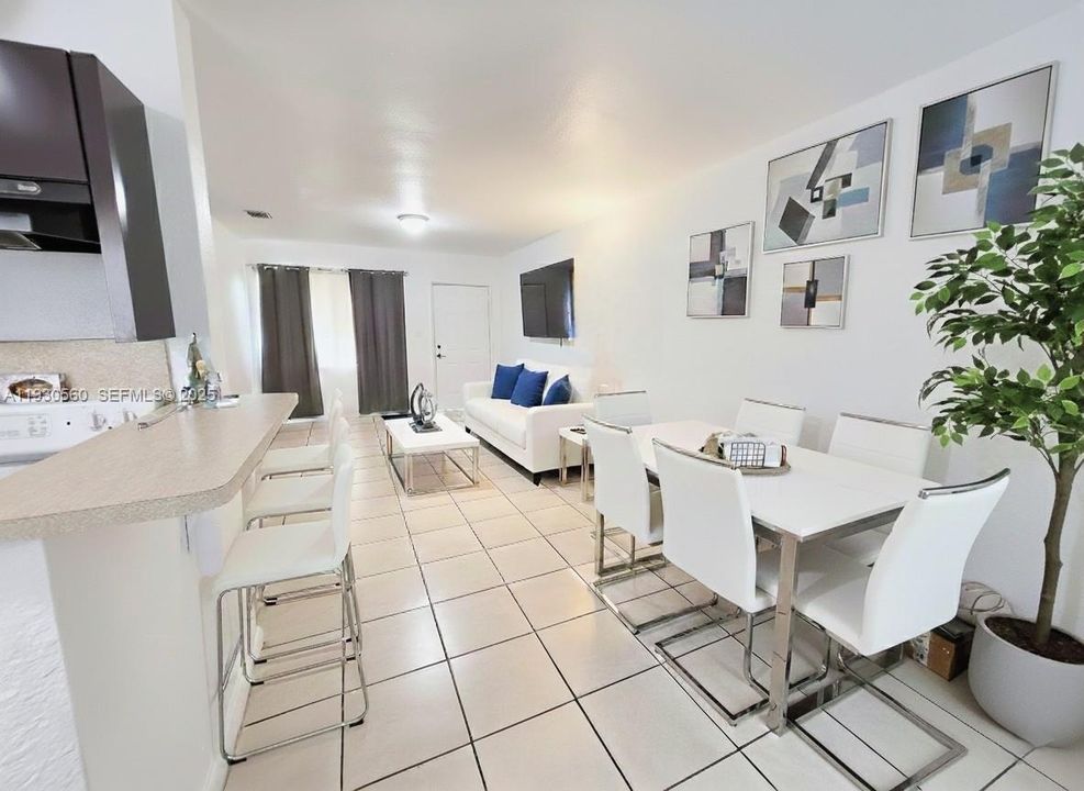 For Rent: $3,000 (3 beds, 1 baths, 1200 Square Feet)