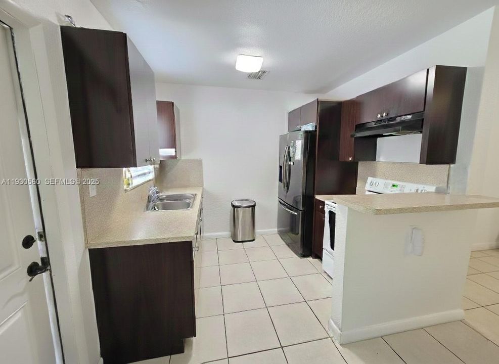 For Rent: $3,000 (3 beds, 1 baths, 1200 Square Feet)
