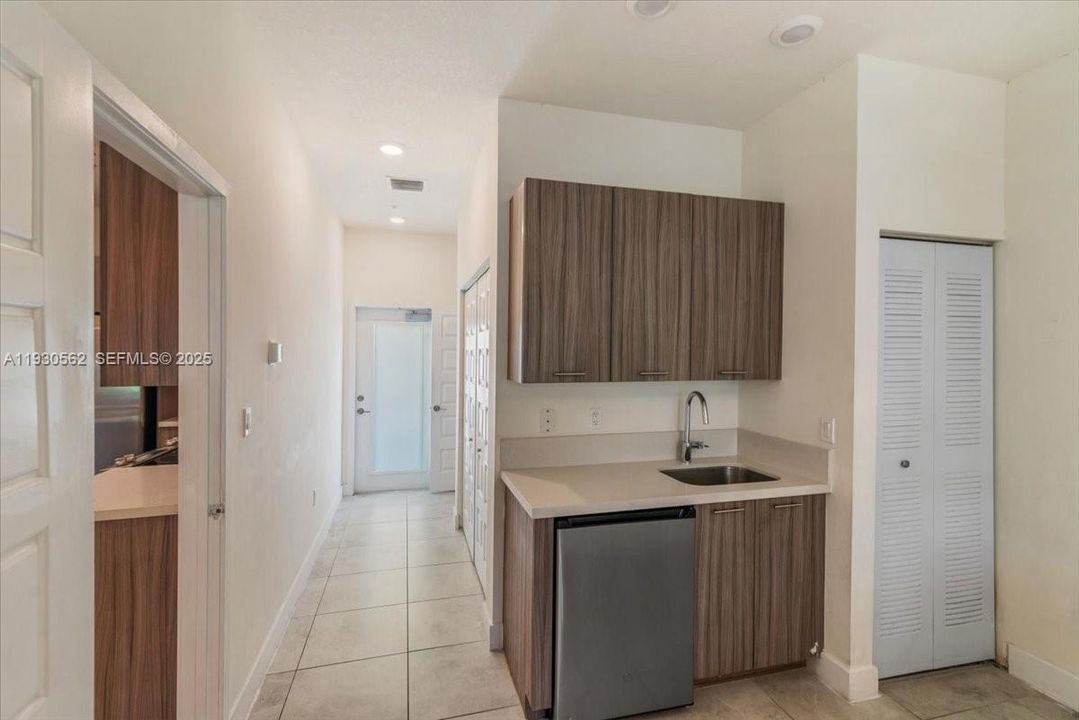 For Sale: $530,000 (2 beds, 2 baths, 1129 Square Feet)