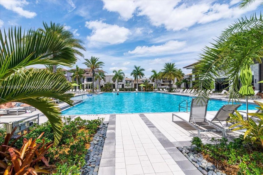 For Sale: $530,000 (2 beds, 2 baths, 1129 Square Feet)