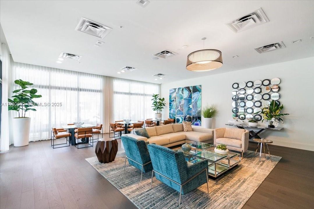 For Sale: $530,000 (2 beds, 2 baths, 1129 Square Feet)