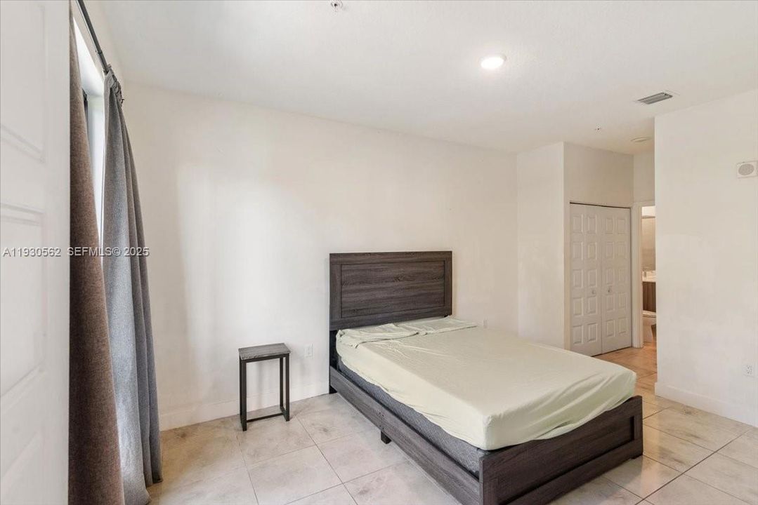 For Sale: $530,000 (2 beds, 2 baths, 1129 Square Feet)