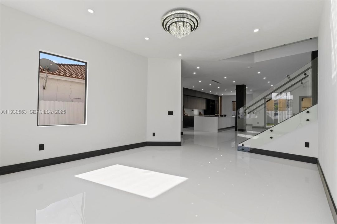 For Sale: $1,600,000 (5 beds, 6 baths, 2878 Square Feet)