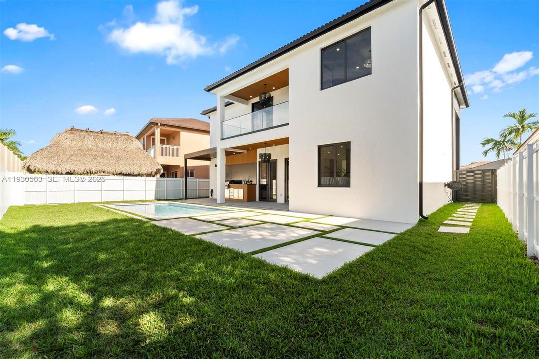 For Sale: $1,600,000 (5 beds, 6 baths, 2878 Square Feet)