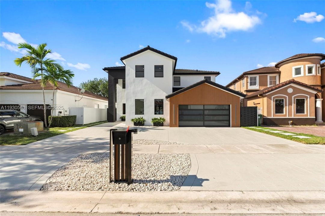 For Sale: $1,600,000 (5 beds, 6 baths, 2878 Square Feet)