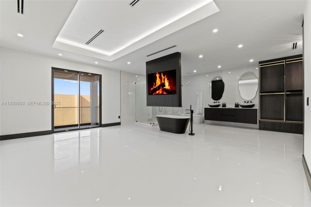 For Sale: $1,600,000 (5 beds, 6 baths, 2878 Square Feet)