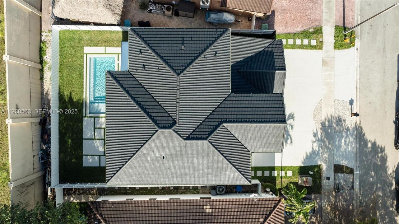 For Sale: $1,600,000 (5 beds, 6 baths, 2878 Square Feet)