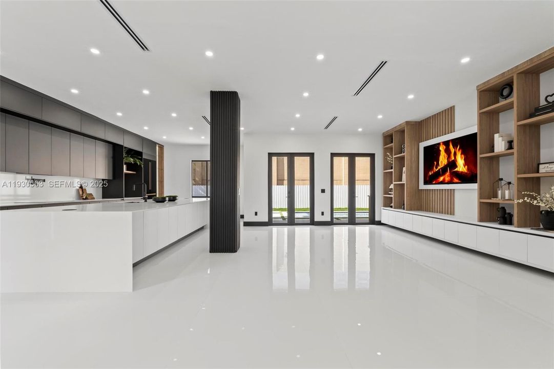 For Sale: $1,600,000 (5 beds, 6 baths, 2878 Square Feet)