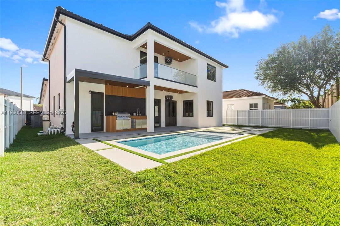 For Sale: $1,600,000 (5 beds, 6 baths, 2878 Square Feet)