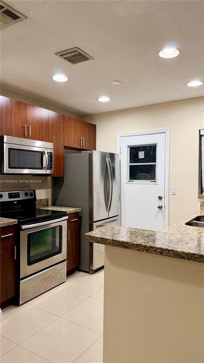 For Rent: $2,500 (2 beds, 1 baths, 1554 Square Feet)