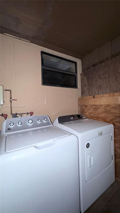 For Rent: $2,500 (2 beds, 1 baths, 1554 Square Feet)