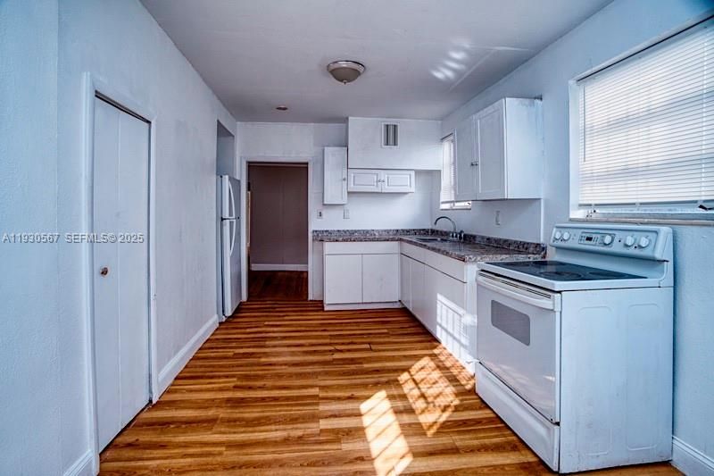 For Rent: $2,700 (3 beds, 1 baths, 3095 Square Feet)