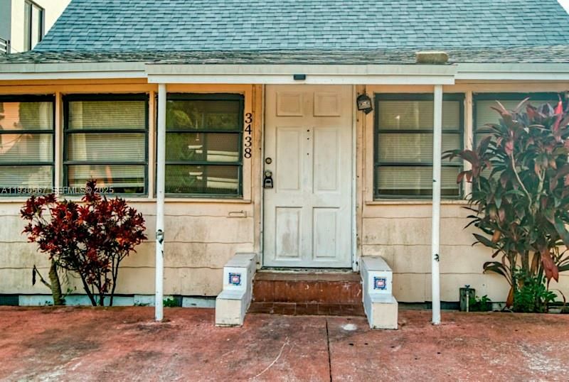 For Rent: $2,700 (3 beds, 1 baths, 3095 Square Feet)