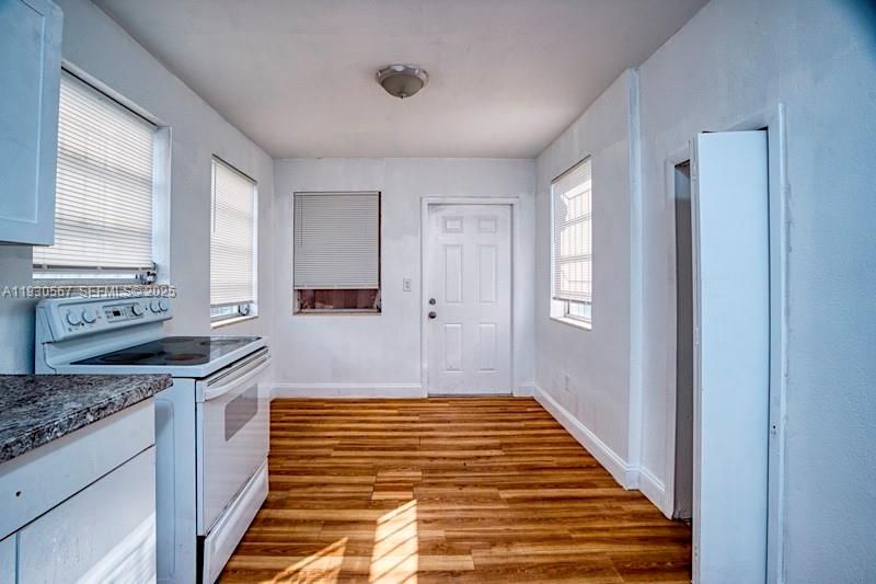 For Rent: $2,700 (3 beds, 1 baths, 3095 Square Feet)