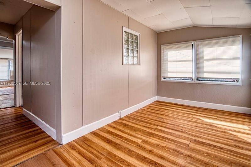 For Rent: $2,700 (3 beds, 1 baths, 3095 Square Feet)