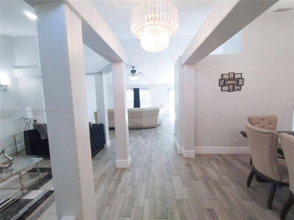 待售: $440,000 (4 贝兹, 2 浴室, 2282 平方英尺)