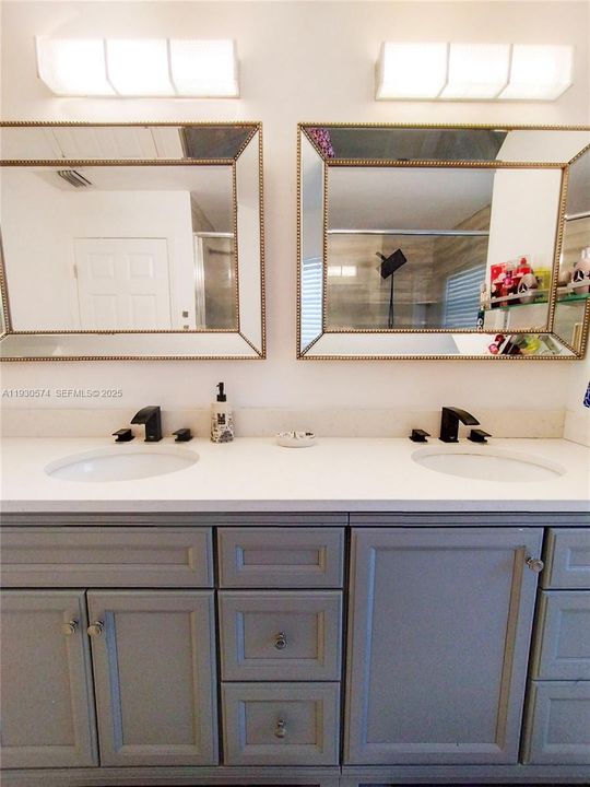 待售: $440,000 (4 贝兹, 2 浴室, 2282 平方英尺)