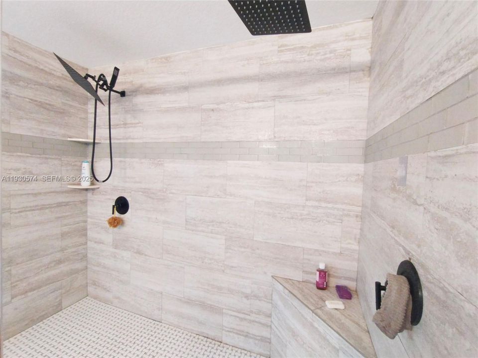 待售: $440,000 (4 贝兹, 2 浴室, 2282 平方英尺)