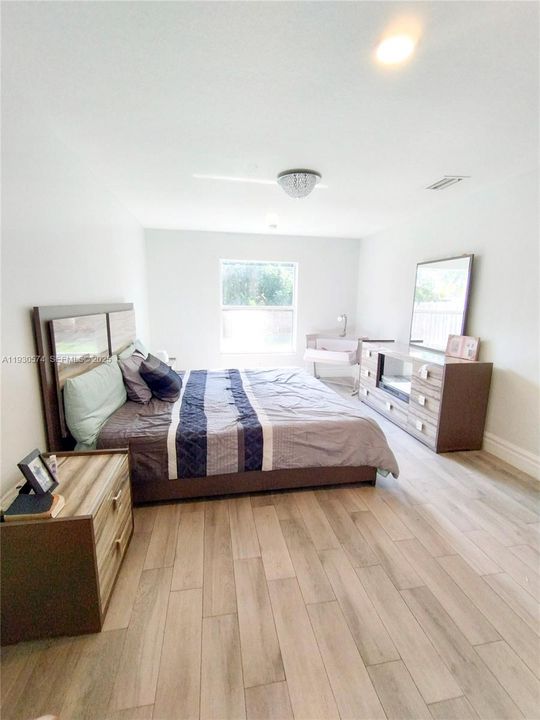 待售: $440,000 (4 贝兹, 2 浴室, 2282 平方英尺)