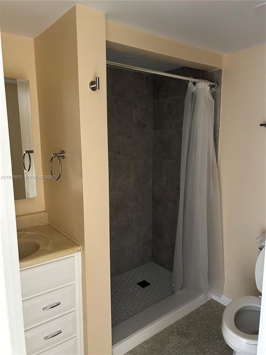 В аренду: $1,900 (2 спален, 2 ванн, 949 Квадратных фут)