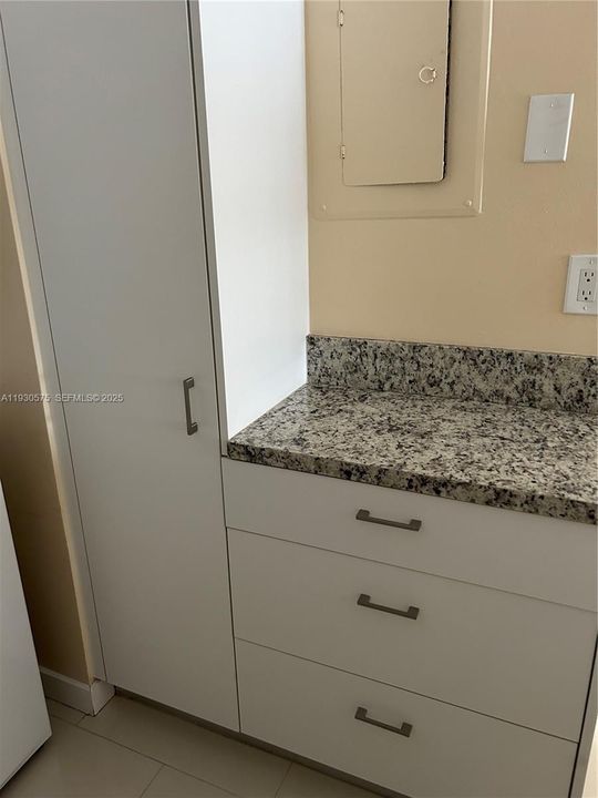 В аренду: $1,900 (2 спален, 2 ванн, 949 Квадратных фут)