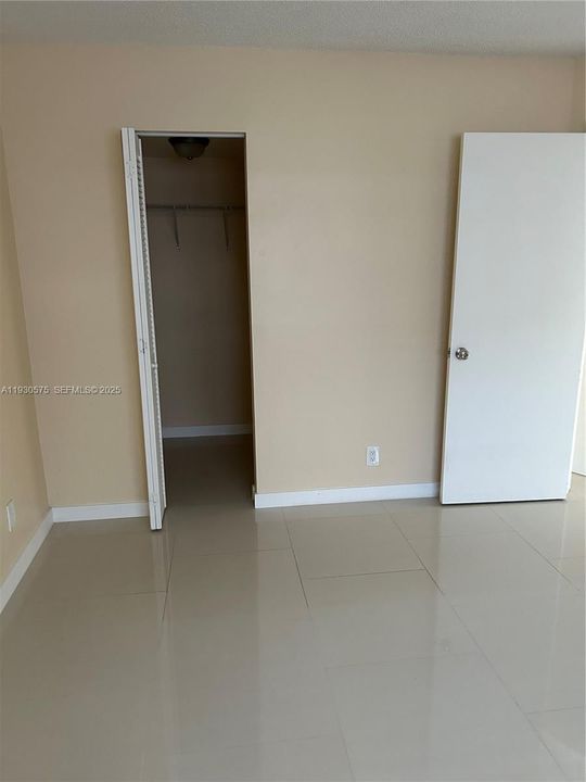 В аренду: $1,900 (2 спален, 2 ванн, 949 Квадратных фут)