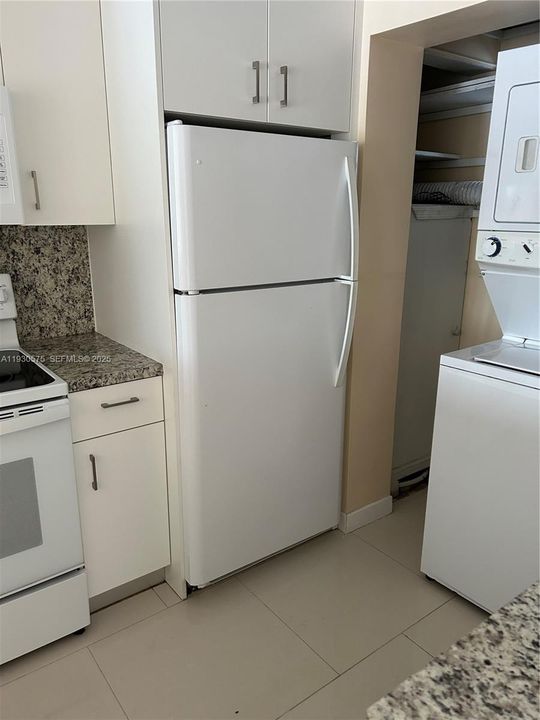 В аренду: $1,900 (2 спален, 2 ванн, 949 Квадратных фут)