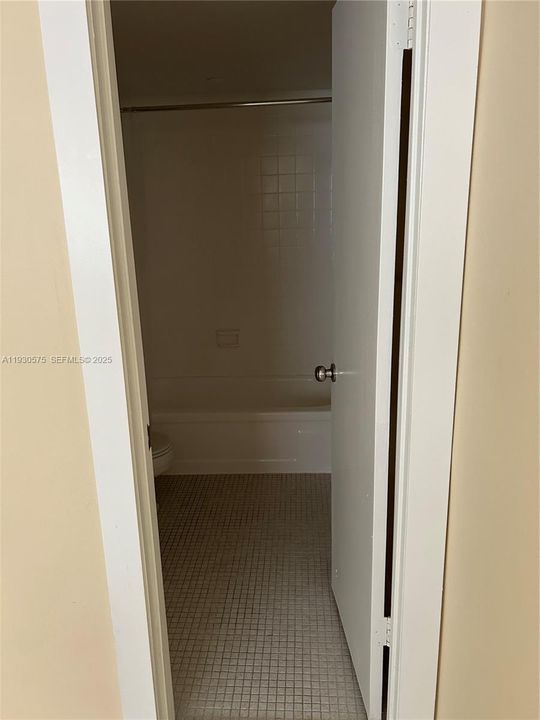 В аренду: $1,900 (2 спален, 2 ванн, 949 Квадратных фут)