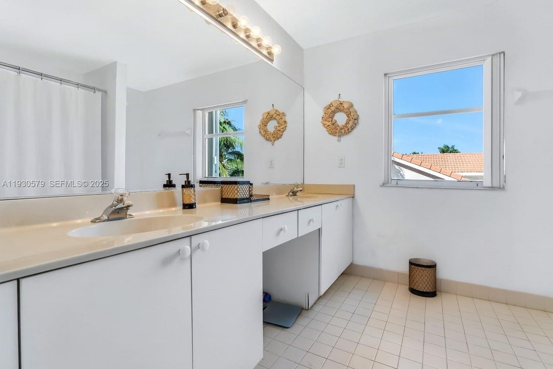 For Sale: $975,000 (4 beds, 3 baths, 2846 Square Feet)