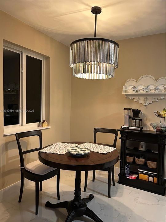 For Sale: $729,000 (3 beds, 1 baths, 1047 Square Feet)