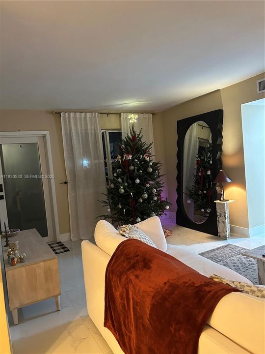 For Sale: $729,000 (3 beds, 1 baths, 1047 Square Feet)